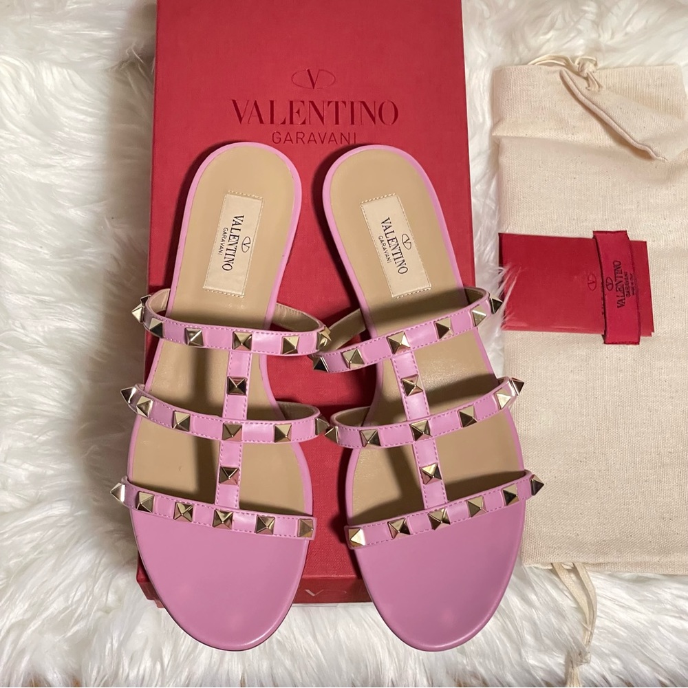 VALENTINO GARAVANI
Rockstud Caged Leather Flat Sandals Pink